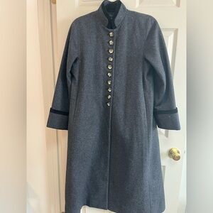 Harvé Benard coat. Lined, wool/ lama blend. 2 pockets. Velvet trim. EUC. Size 6P